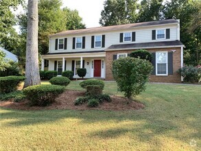 Building Photo - 4536 Woodlawn Lake Dr
