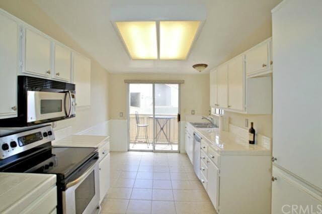 Building Photo - 28 Corniche Dr