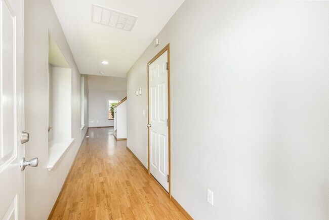 Foto del edificio - Spacious & Peaceful 3BD/2.5BTH Townhome fo...
