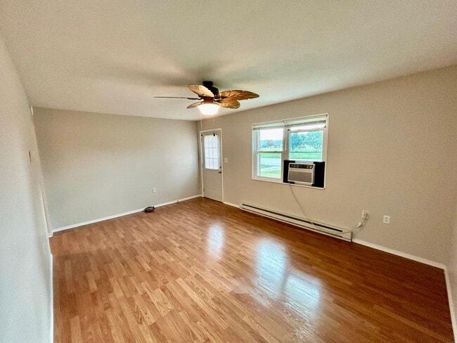 Building Photo - Spacious 2-Bed 1-Bath in Mount Sterling!