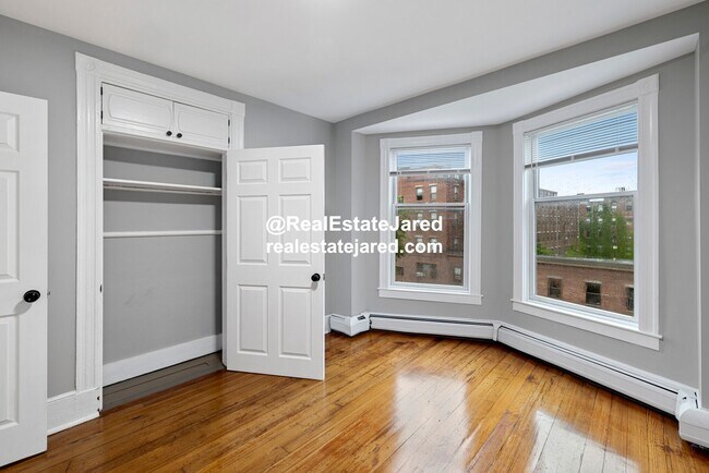 Foto del edificio - Luxury Apt near NEU!  High End Appliances! Ht/HW Inc!  Beautiful City Views!