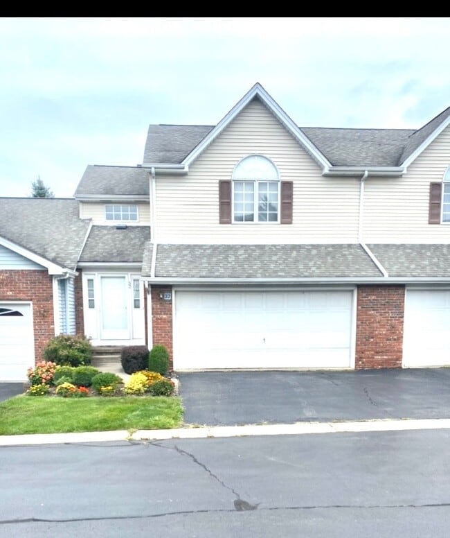 Building Photo - 32 N Hill Dr
