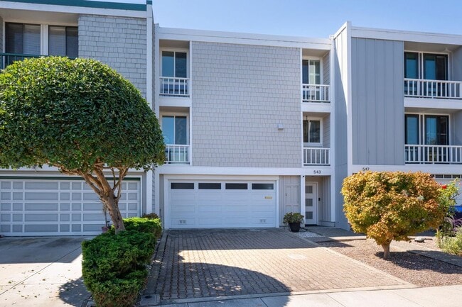Building Photo - 543 Starboard Dr