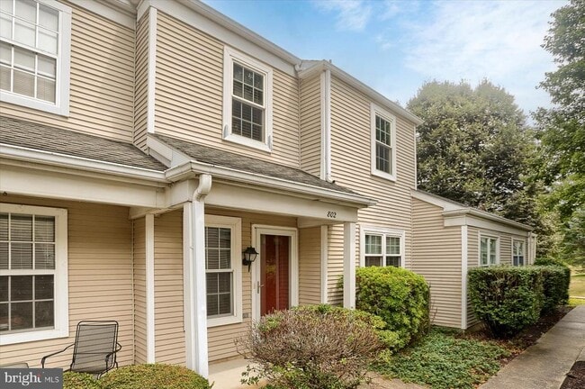 Foto del edificio - 802 Cambridge Ct
