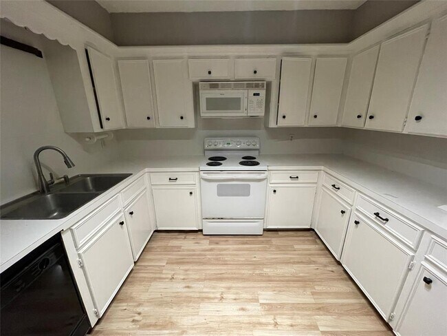 Foto del edificio - 12019 Willow Ln