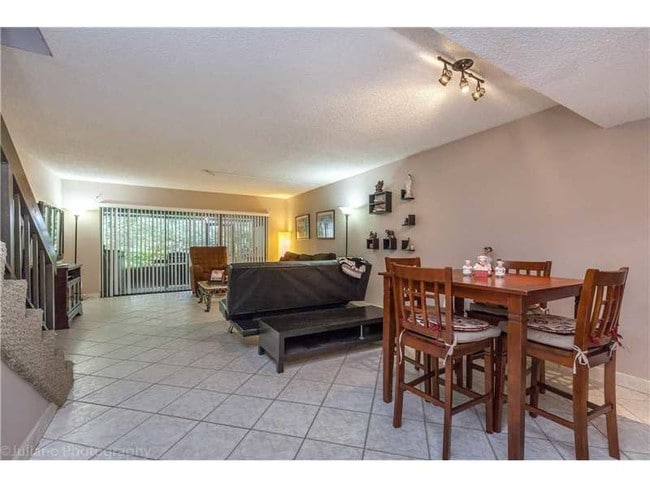 Building Photo - 6473 Racquet Club Dr