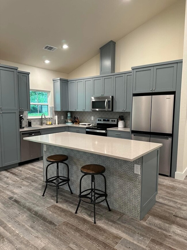 Building Photo - 315 Bluebird Cir