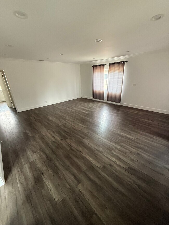 Foto del edificio - 6506 Teesdale Ave