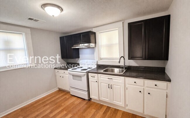 Foto del edificio - PROMO!!! 2-Bedroom Home with Off-Street Parking / Pet-Friendly / Vouchers Accepted / Available Now!