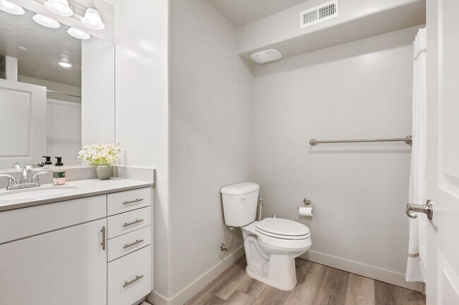 Foto del edificio - Beautiful End Unit