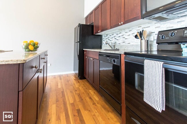 Building Photo - LOOP: Tall Ceilings and Modern Kitchen