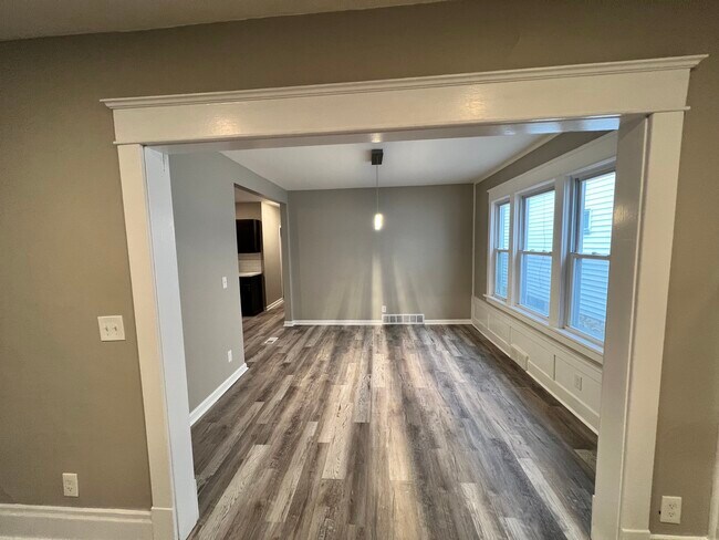 Foto del edificio - 170 Lovering Avenue, Unit Lower