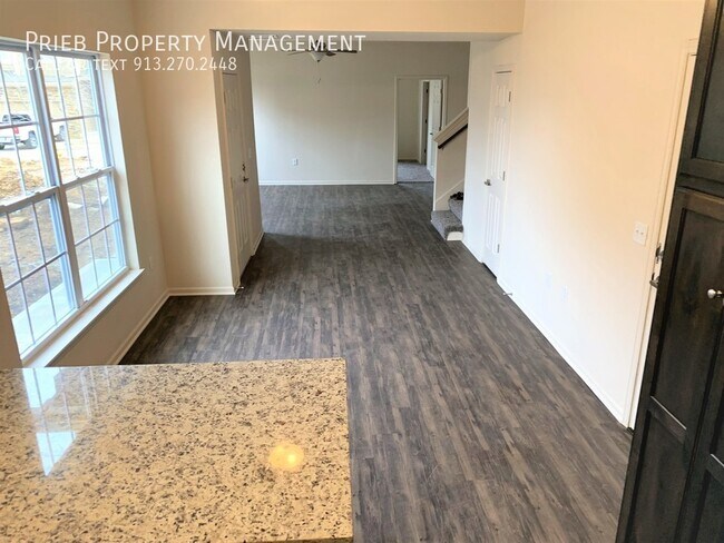 Building Photo - Parkview Townhome - Available September 16th
