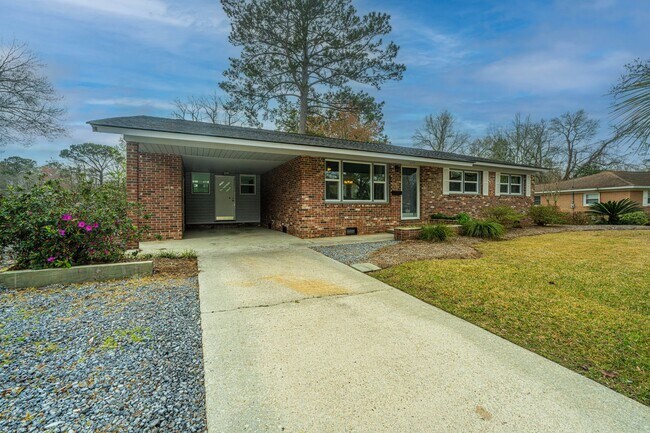Foto del edificio - Charming Hanahan Ranch with Hardwood Floor...