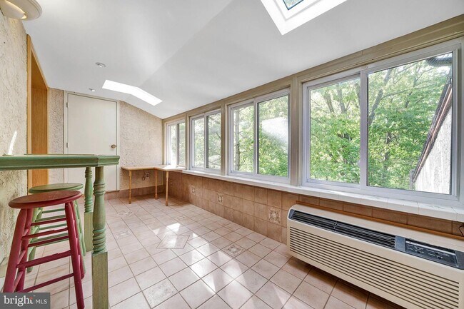 Building Photo - 241 Shawmont Ave