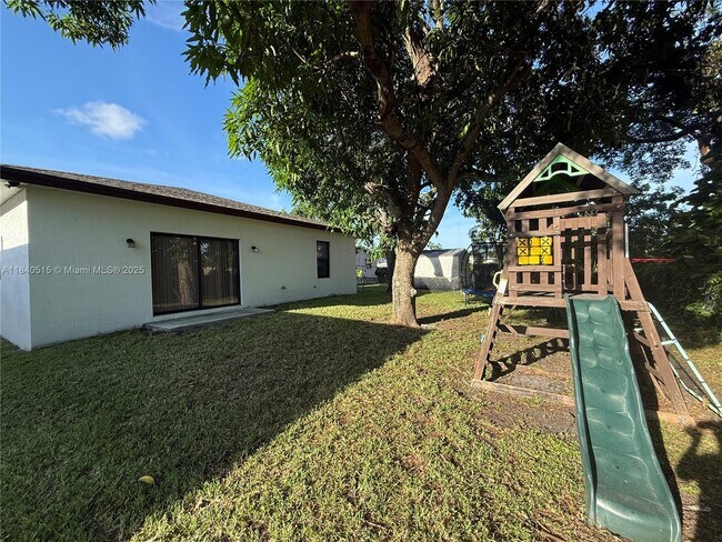 Foto del edificio - 5140 SW 24th St