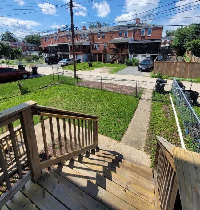 Foto del edificio - 1722 Red Oak Rd