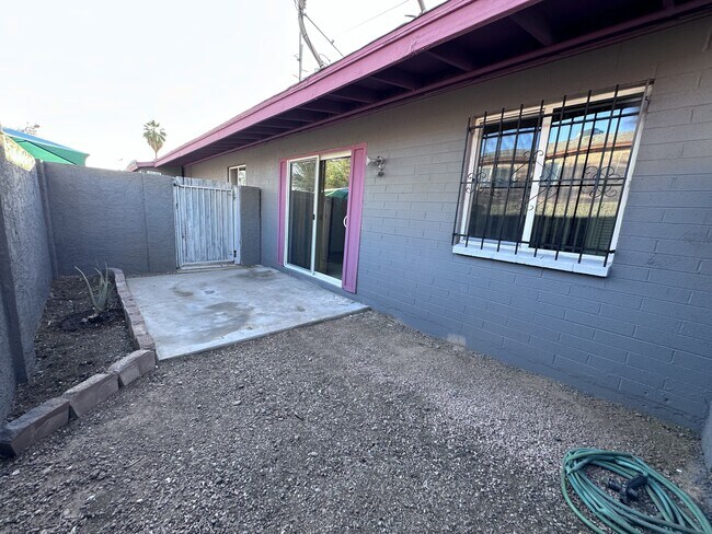 Interior Photo - 2901 East Roosevelt Street