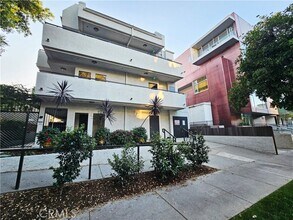 Building Photo - 156 S Oak Knoll Ave