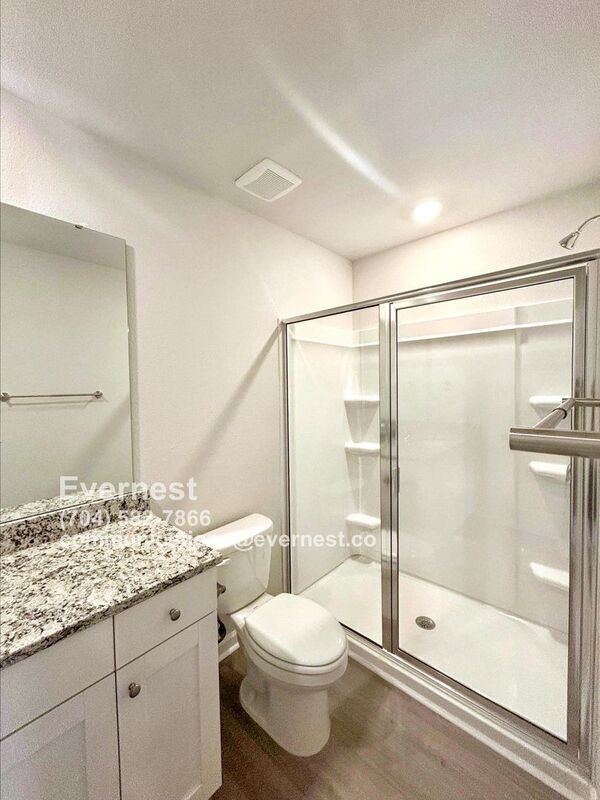 Foto del edificio - 2108 Willow Gln Dr