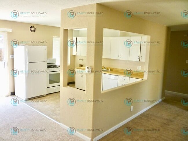 Foto del edificio - 1 Month Free! Charming 3-Bedroom Home in S...