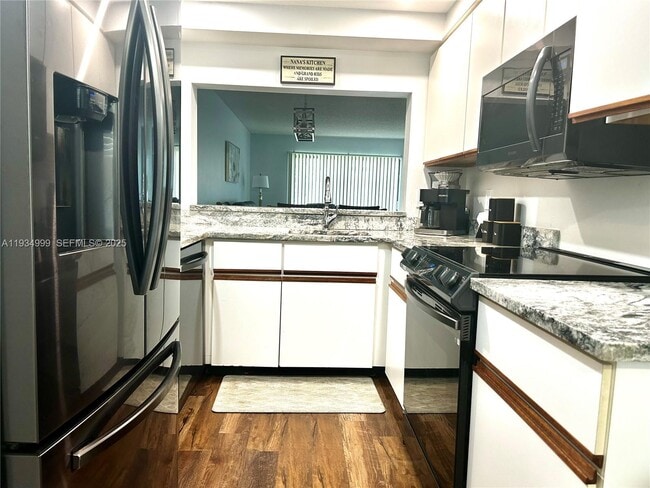 Foto del edificio - 7903 Willow Springs Dr