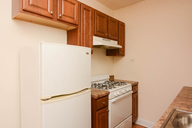 Building Photo - 2600 N Kimball Ave