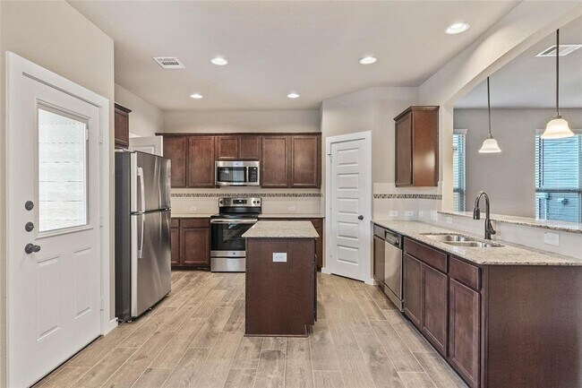 Foto del edificio - 745 Harvest Moon Dr