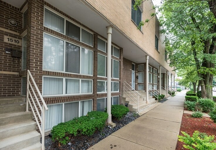 Primary Photo - 1500 W Altgeld St