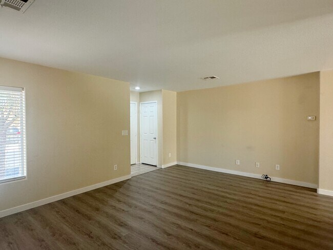 Foto del edificio - 8305 Golden Amber St