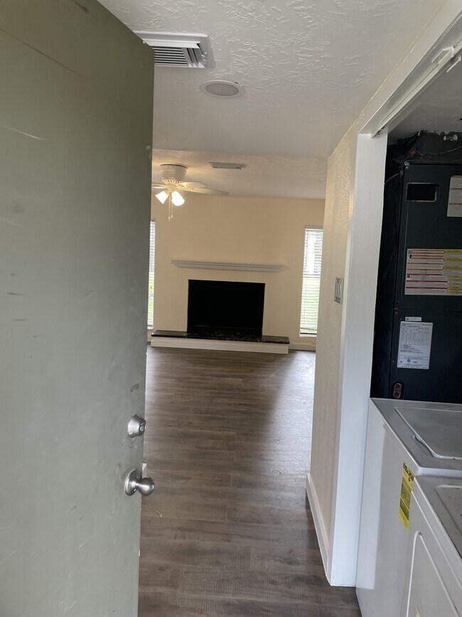 Entrada por la puerta principal - 15919 Golf Club Dr