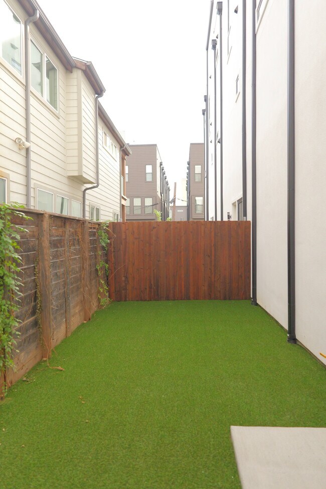 Foto del edificio - 4200 Munger Ave