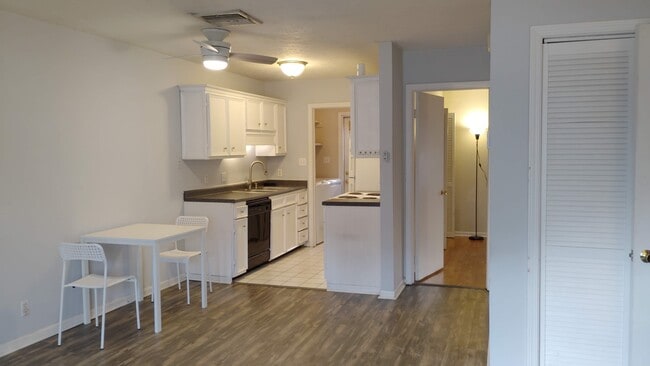 Foto del edificio - 502 Oak Circle Dr