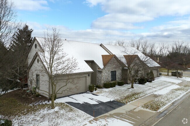 Building Photo - Saddlebrook