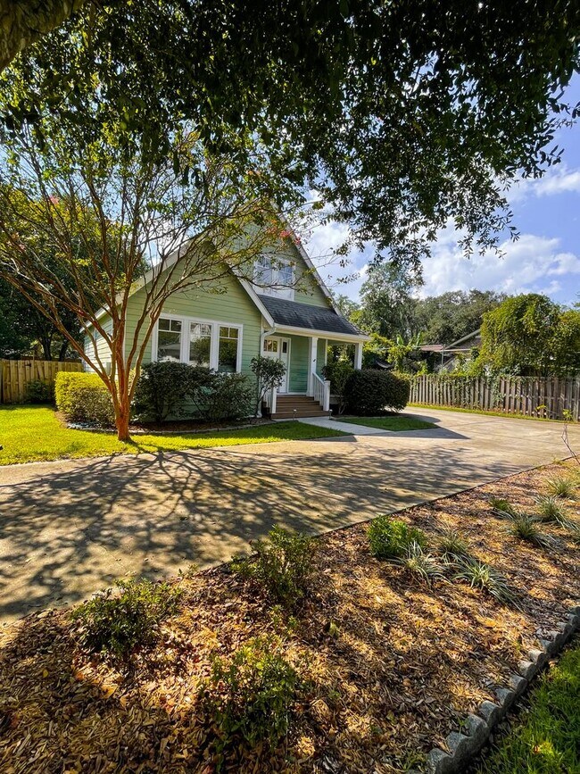 Building Photo - 3 Bd/2th Home-Gated-Gordonston