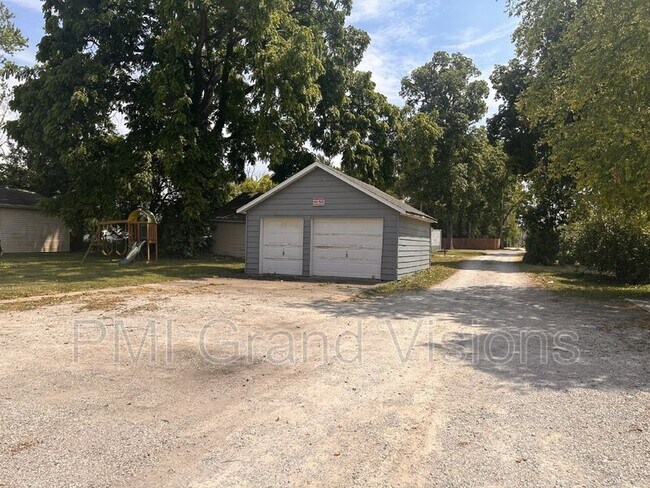Building Photo - 216 Polk Ave