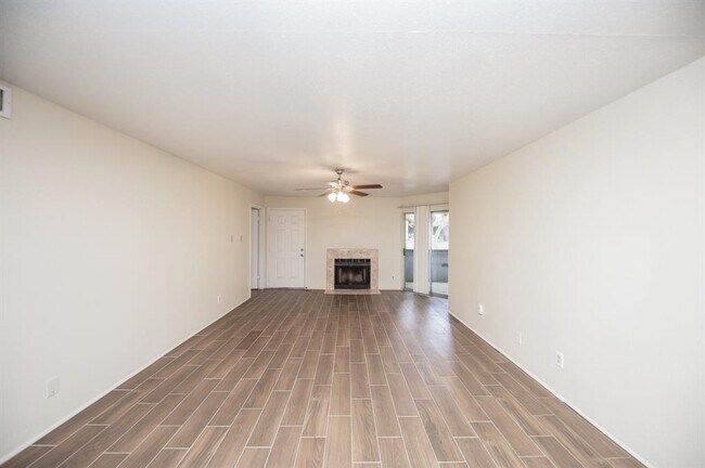 Building Photo - 9700 Leawood Blvd