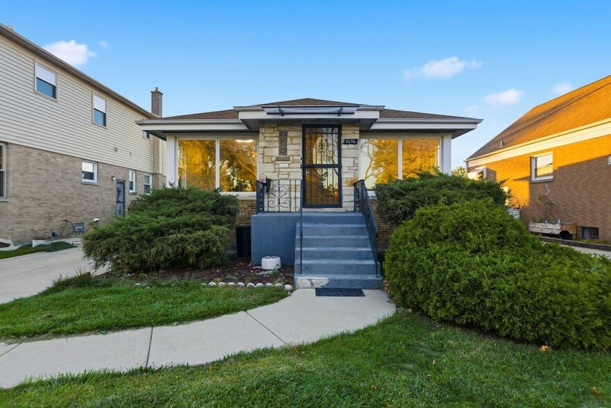 Foto principal - 4656 N Narragansett Ave