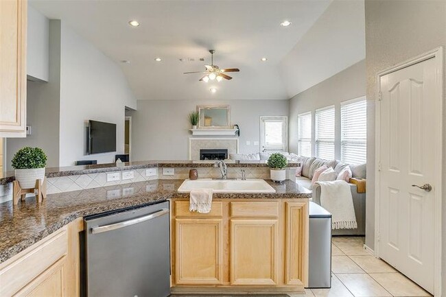 Kitchen overlooking living room - 1008 Long Pointe Ave