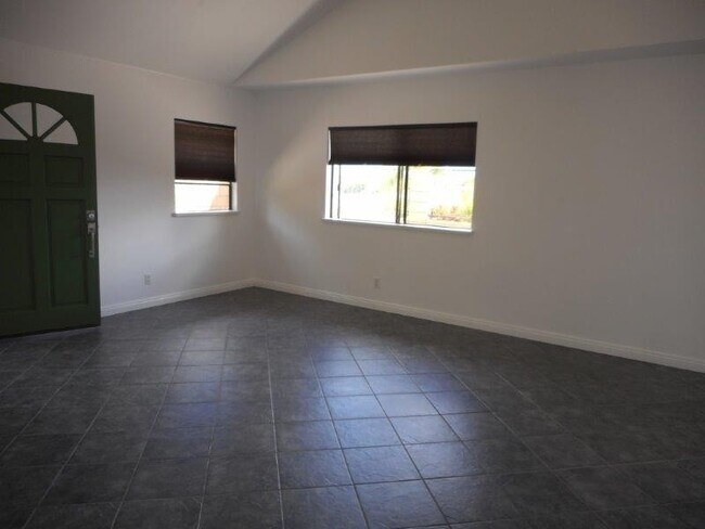 Building Photo - Royal Kunia - single level house 3 bedroom...