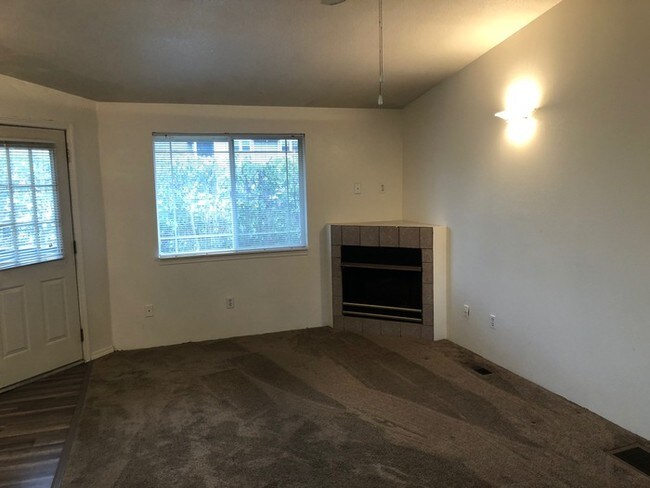 Building Photo - TWO BEDROOM TOWN HOME STYLE WITH GARAGE