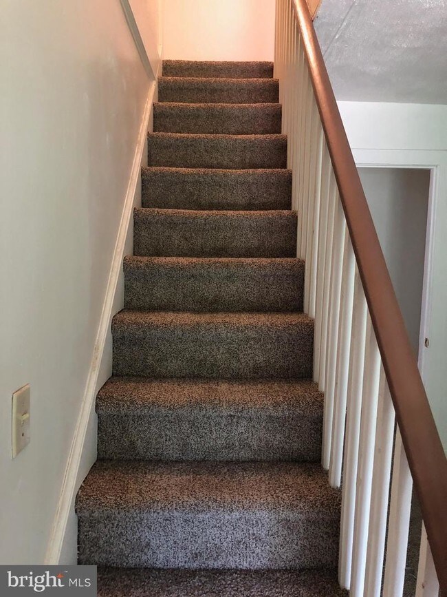 Building Photo - 14400 Villeboro Rd