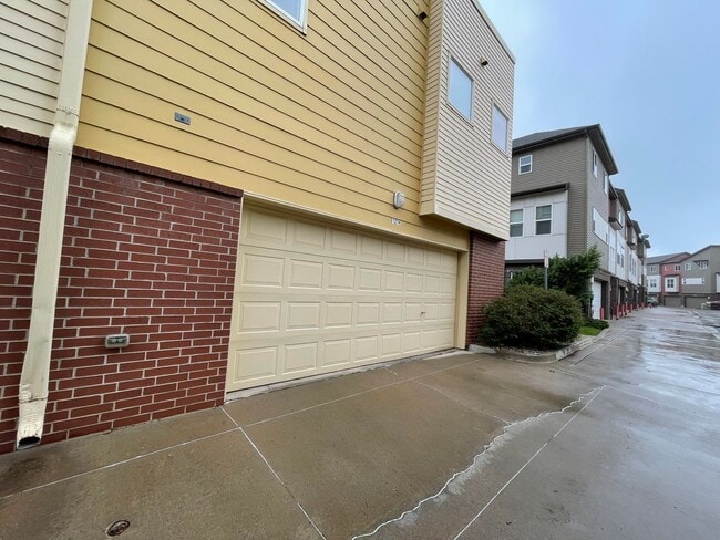 Building Photo - Check out this beautiful multi level 2 bed...