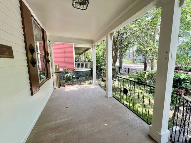Building Photo - 306 Linden Ave