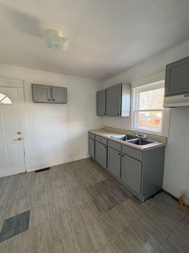 Foto del edificio - 1222 E 4th St