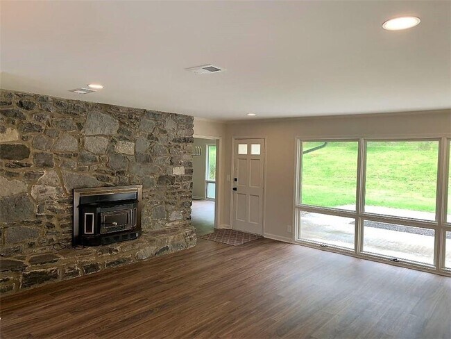 Foto del edificio - 2435 Miller Ferry Rd SW