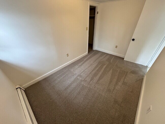 Foto del edificio - Freshly Updated 2BR Apartment – Heat Included | Sanford, ME