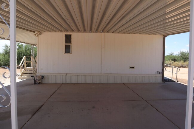 Building Photo - 545 N Sabin St