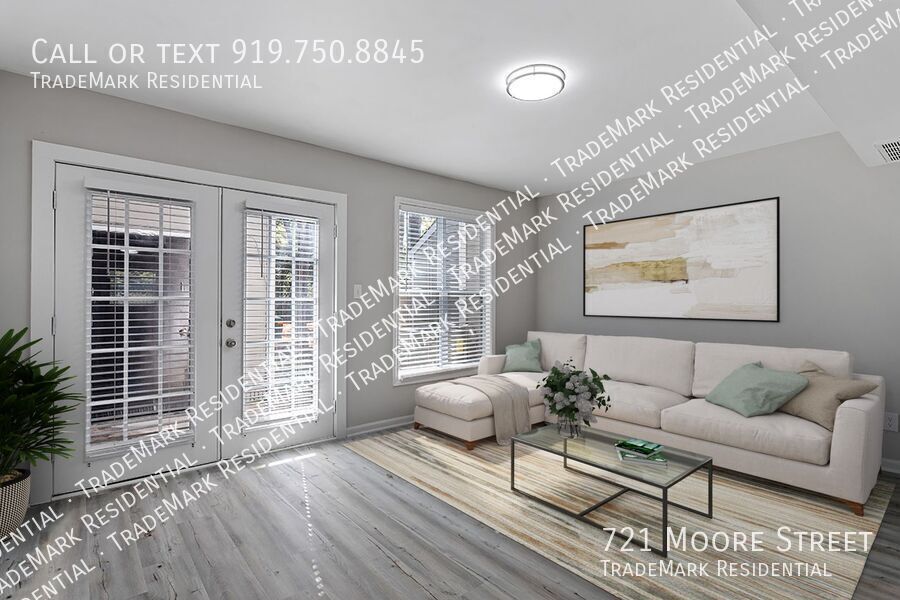 Primary Photo - Beautifully Renovated Townhouse Near Downt...