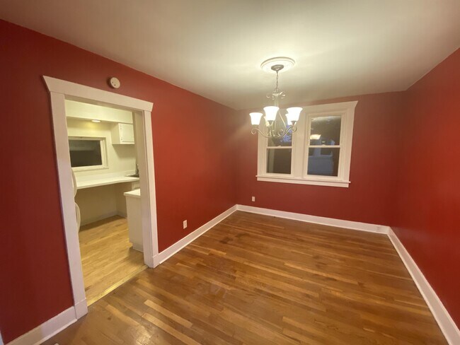 Building Photo - 1017 Mirror St